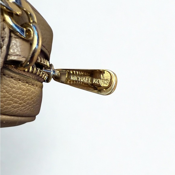 MICHAEL KORS Fulton Crossbody Bag in Pebbled Leather. Great Pre-❤️ Condition - Picture 3 of 10